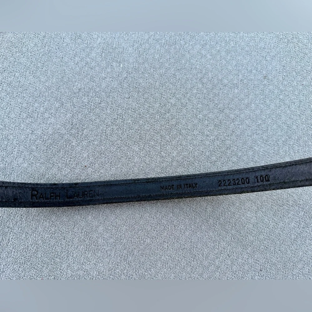 Ralph Lauren woman’s / girl’s 28 inch belt, Made in Italy Navy w/ brass buckle - Picture 5 of 5